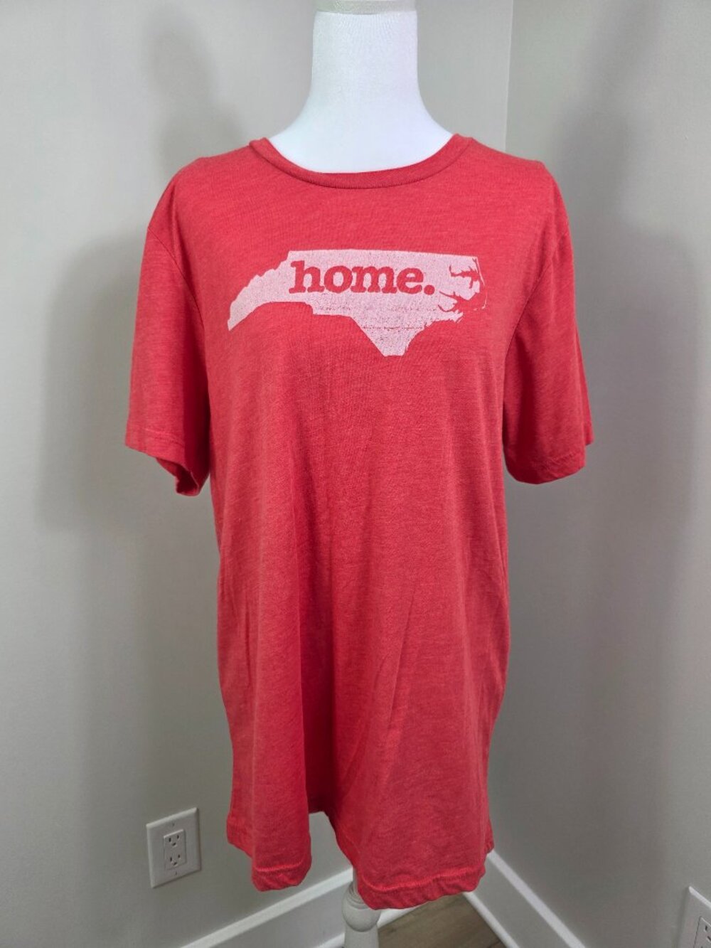 Women's North Carolina home. T-shirt Size L Red Short Sleeve Lightweight NC